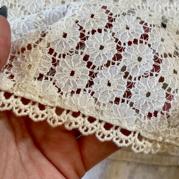 KIMCHI BLUE || CROCHET LACE HOT PANT - Picture 2 of 6